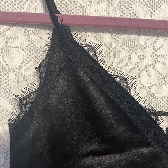 Lace Detailed Tank Top - Picture 2 of 4